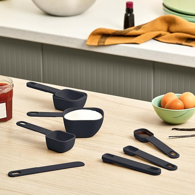 bella 9-Piece Nested Measuring Cups & Spoons Set, 4 Cups, 4 spoons, 1 Leveler - Image 2